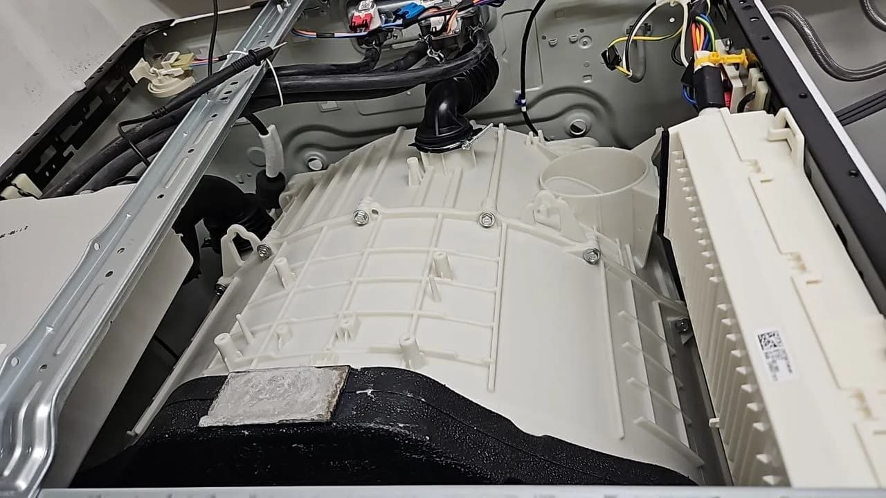 Top-load washer control board diagnostic by a Berne technician